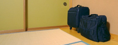 バゲージラックとは? ホテルでよく見かける荷物を置く台について徹底解説